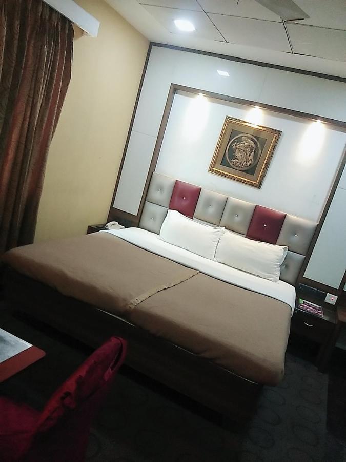 Hotel Manoranjan Inn Лакхнау Екстер'єр фото